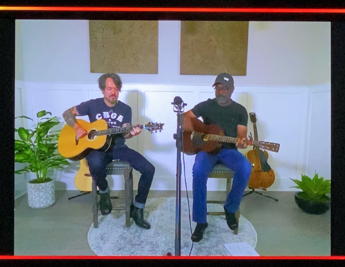 BeKindAlways73's tweet photo. @dariusrucker, love hearing the Q&As along with the songs! 💃 @PureStorage in partnership with @Cisco @Veeam & @intel, thanks! #refreshwithpure #purestorage #dariusrucker https://t.co/Xq1yWSsclo