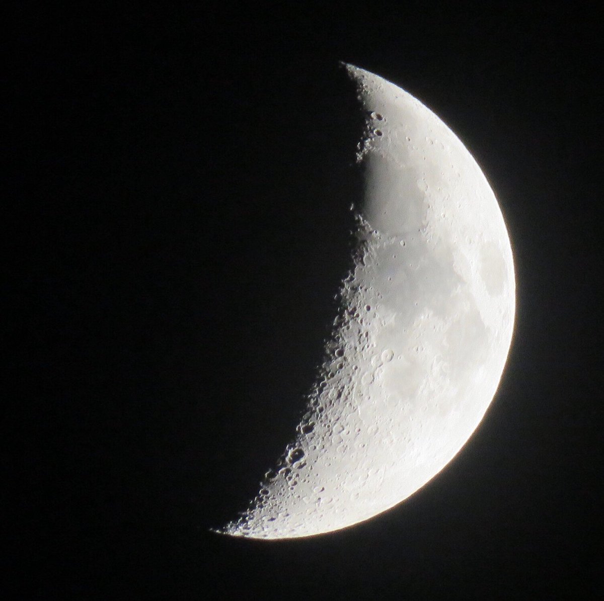 Tonight’s 36.4% first quarter moon from NW England. #moon #lunar #astronomy #astrophotography  <a href="/ThePhotoHour/">#ThePhotoHour</a>