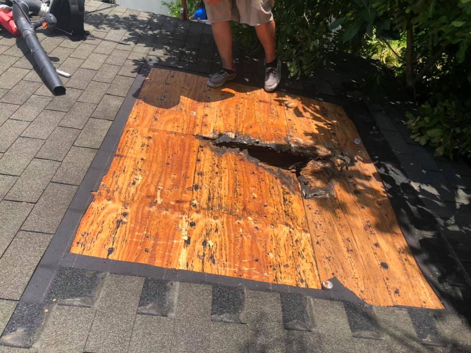 iRoofingApp's tweet image. Check out these #lighteningstrike pictures from Gunnar Affordable Pressure Cleaning. The wood was blown out and burnt. Time to put in some work! 
#roofing #roofingtech #roofingtechnology