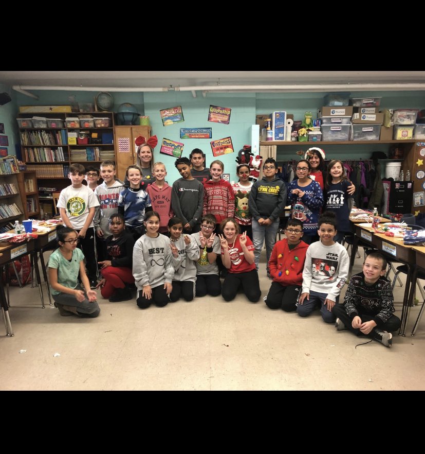 LynnCrest5's tweet photo. Throwback Thursday! Some of our favorite memories this year were the first day of school, Halloween, our holiday party, and celebrating Mrs. Monacoβs birthday!! @Monaco12060 @LynnCrestTigers #22tigers #5VM #TBT https://t.co/XyBQypVlWd