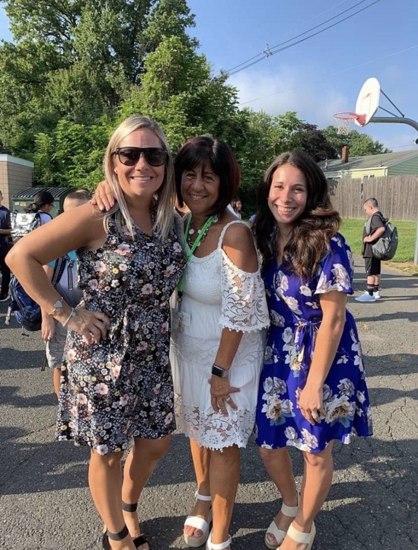 LynnCrest5's tweet photo. Throwback Thursday! Some of our favorite memories this year were the first day of school, Halloween, our holiday party, and celebrating Mrs. Monacoβs birthday!! @Monaco12060 @LynnCrestTigers #22tigers #5VM #TBT https://t.co/XyBQypVlWd