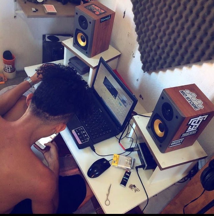 cdvmob's tweet photo. Queremos homenagear e agradecer em nome de nossa cena capixaba os nossos produtores musicais, a cada dia estão evoluindo cada vez mais, agora que já sabemos que no ES existe uma cena se solidificando,
Deixe aqui a homenagem ao seu produtor música ou beatmaker que eles merecem ⬇️ https://t.co/ly2kRnmsfq