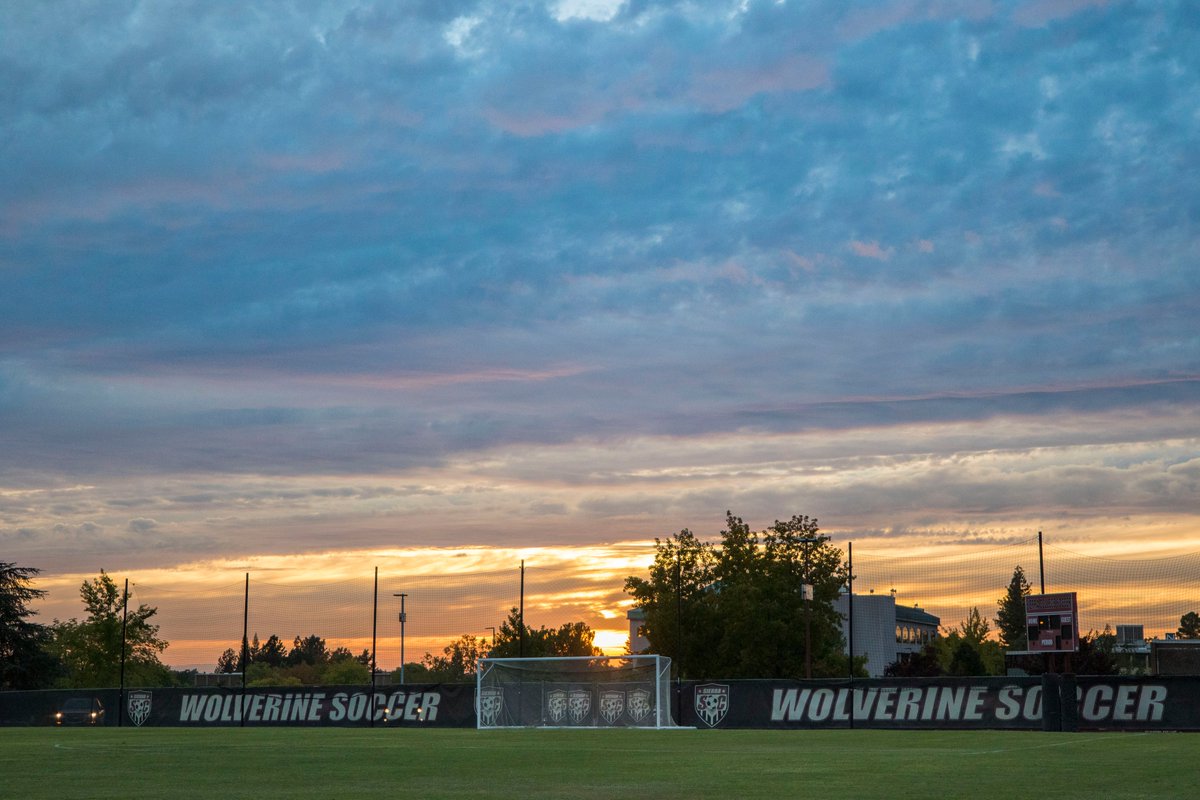 Was going through some old photos the other day and came across these soccer pics from last year right as the sun was setting (or maybe it was 2 years ago, not 100% sure). Anyways, here's hoping I'll get to shoot soccer again this fall...starting to miss this.