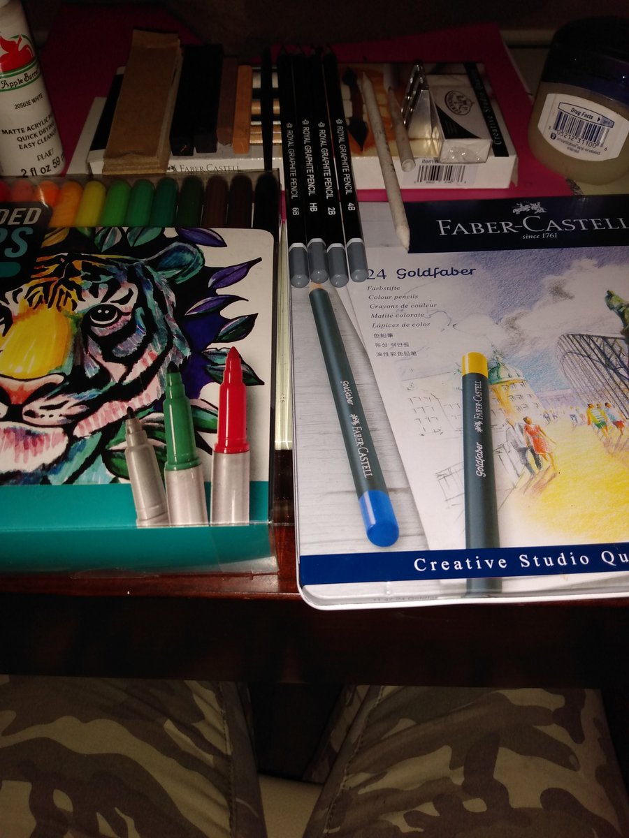 DustinPeaks's tweet photo. I just got my Dominatrix $200 worth of art tools. As a true artist, do you guys think she will be more excited about her art tools than getting the $200 in cash? @Pro_Findom https://t.co/5neM06nC1o