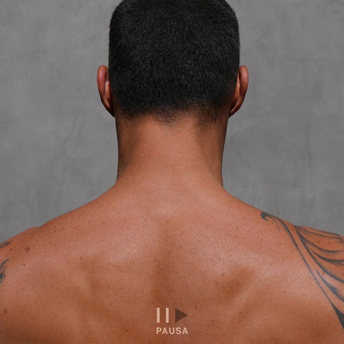 ricky_martin's tweet photo. Estoy muy emocionado de presentar esta primera parte de mi álbum #PAUSAPLAY. Ha sido un trabajo lleno de emociones y estoy tremendamente satisfecho con lo que conseguimos. https://t.co/TpxOHNndrG