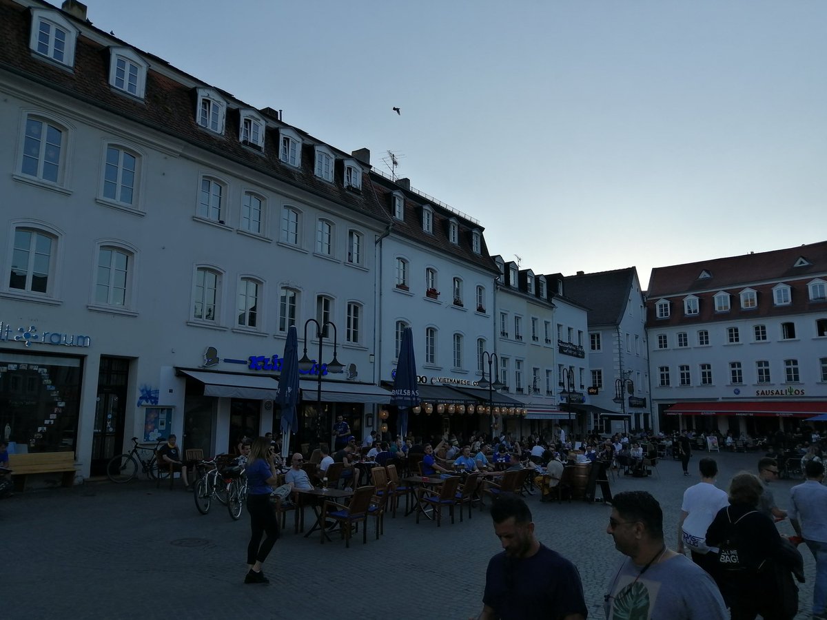 Mediavenir's tweet photo. 🇩🇪 #Deconfinement en #Allemagne : depuis le 18 mai, les bars, cafés et #restaurants sont rouverts de l'autre côté du Rhin (l'intérieur comme les terrasses). En Sarre, la population vit (presque) comme si de rien n'était. Un reportage signé @stanislasracine. #conflitsFR (1/4) https://t.co/ynTx8Cn8YF