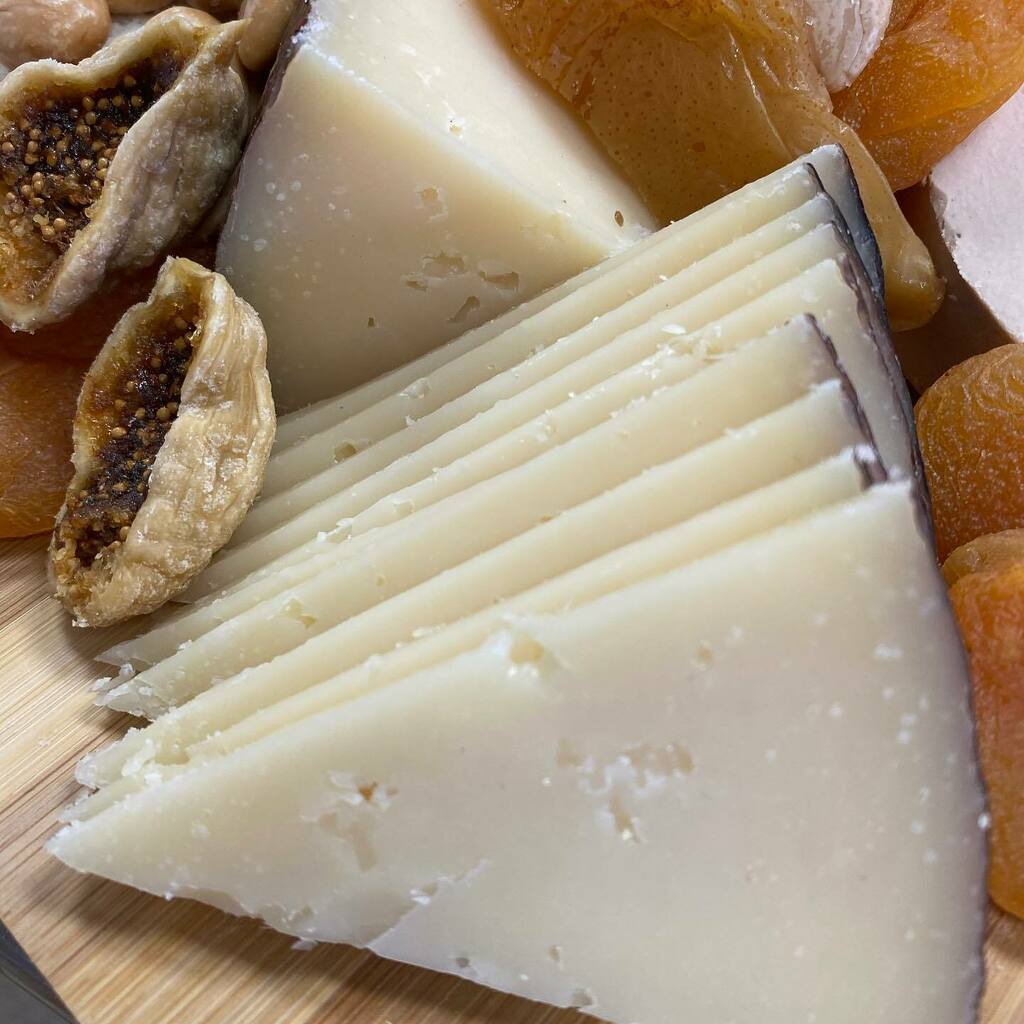 cheesyplace's tweet photo. Our Cheese Club ships on the first Monday of every month so June 1st is the next one. Some Toronto members will receive it a day earlier with a Sunday delivery. Some parts of Ontario will get it a bit later in the week. We’re trying to avoid major courie… https://t.co/LOGrqhSqf5 https://t.co/Y8xwb3j0Dk
