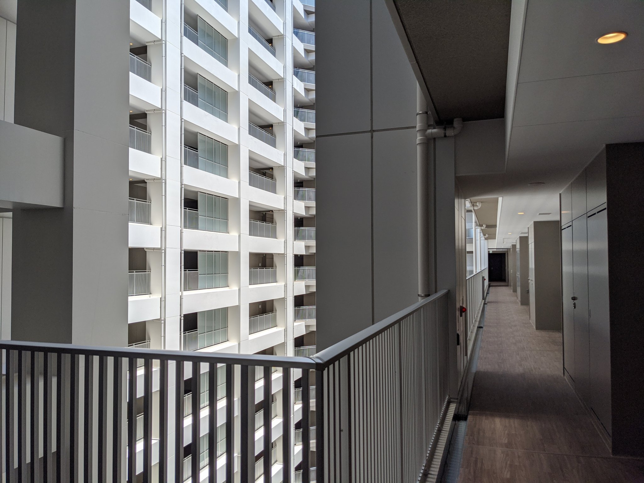 マンションマニア 外廊下でもかっこいい 高いとこ苦手な人はガラス手摺じゃないので怖いかも T Co 16huv0milb Twitter