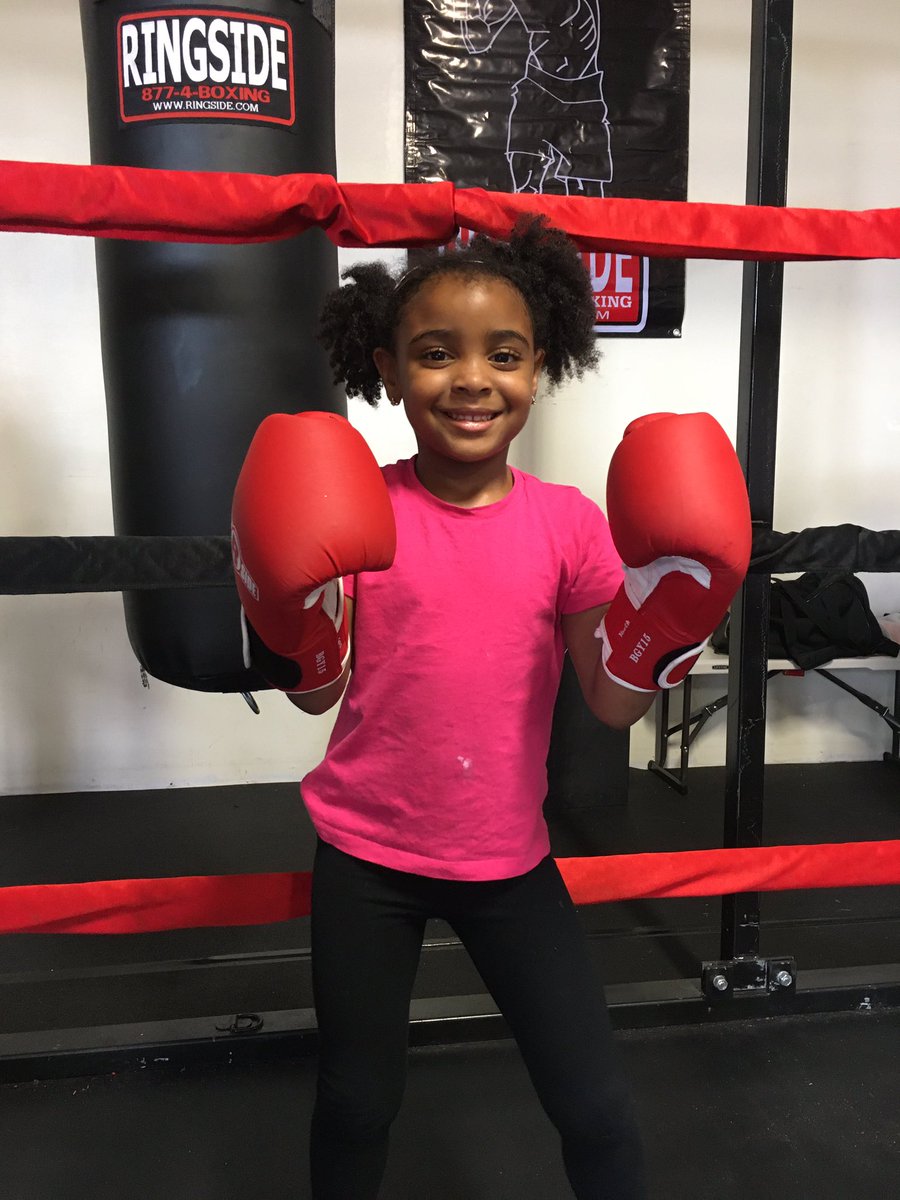 boxing_mo's tweet photo. And there you have I, a star is born! Everyone gets it in, at Mo Better! #mobetterboxing ##girlsboxtoo #hitlikeagirl #boxingandfitness https://t.co/TXx3HdA7sU