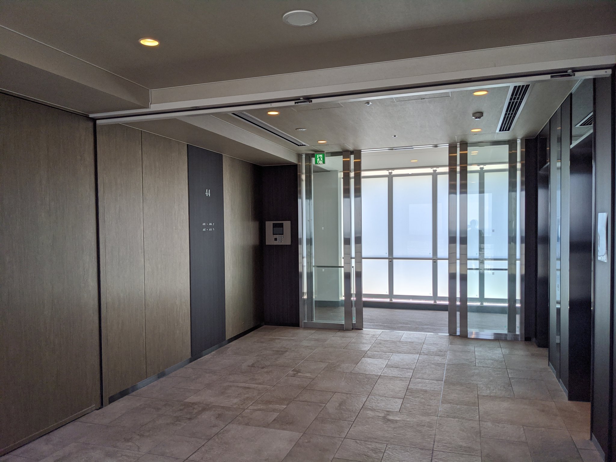 マンションマニア 最上階のエレベーターホールは特別仕様 一枚目 最上階 二枚目 非最上階 T Co Fmlz7aprtn Twitter