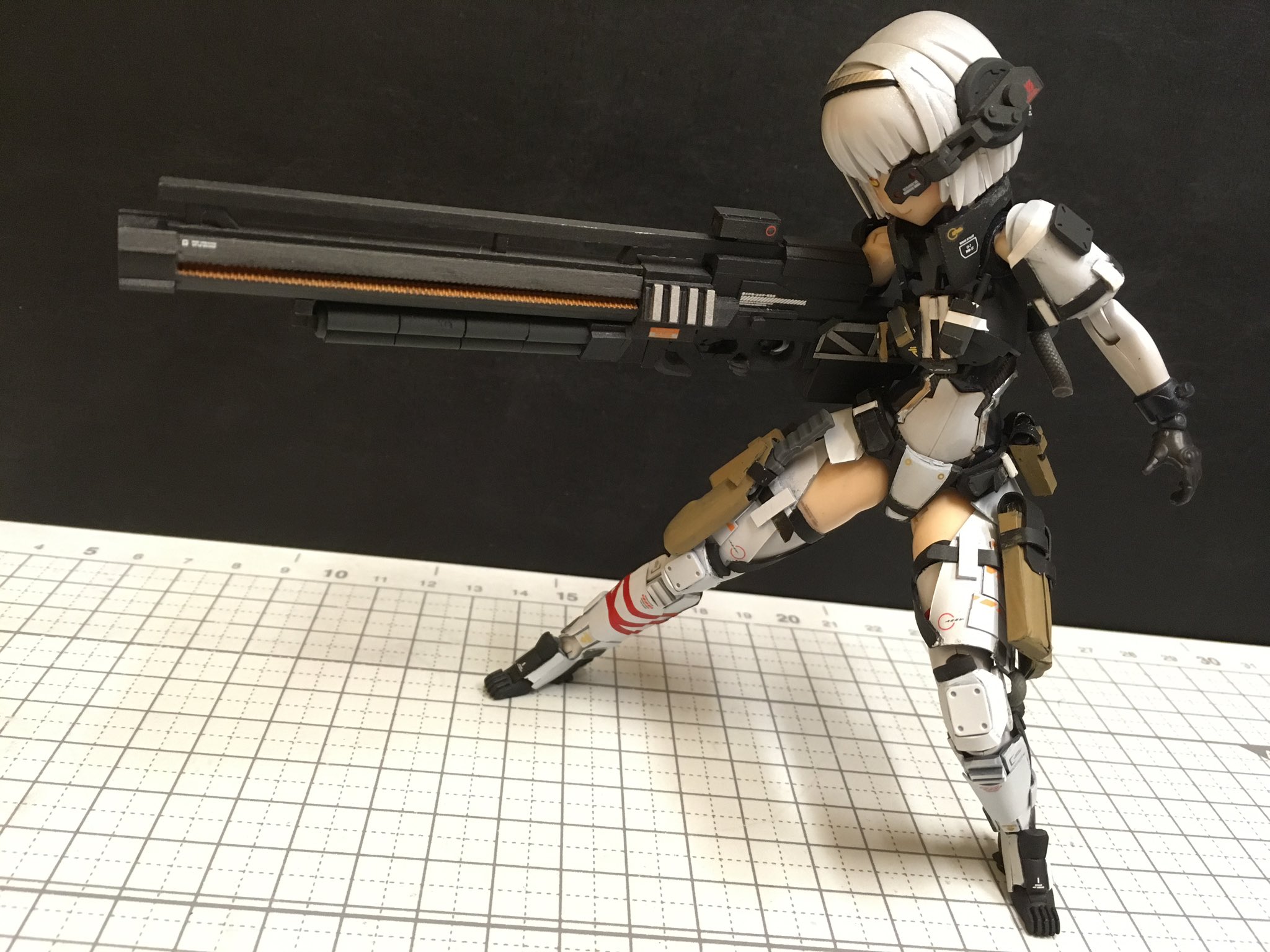 Woodmoon555 カッコイイ銃の構え方 両手でしっかり堅実に構えるのも 片手で荒々しく構えるのも どちらもカッコイイ好き