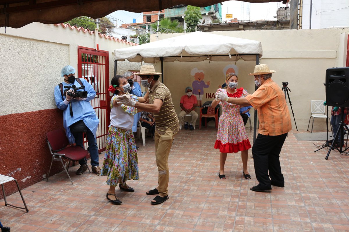 salainass's tweet photo. #ResumenInass
Abuelos y abuelas del CSSR Monseñor Oscar Arnulfo Romero ubicado en el Paraíso celebraron el día del adulto y adulta mayor disfrutando de actividades culturales y recreativas.
#VenezuelaDefiendeSuOro
@NicolasMaduro @gladysrequena @vmsfelicidad @PartidoPSUV https://t.co/4wz9RRofQG