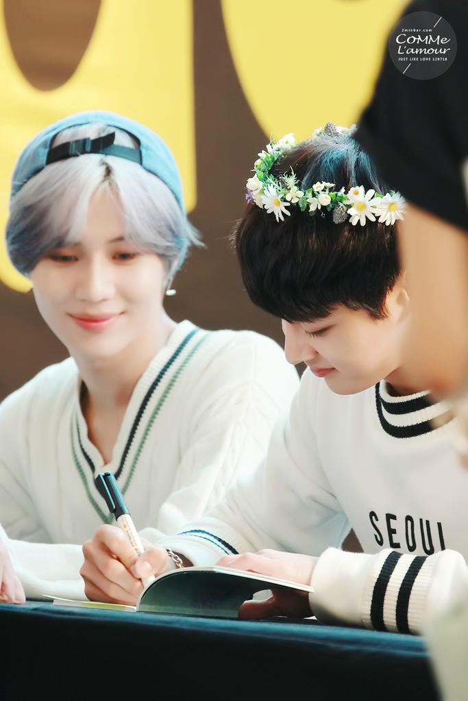 HQs for taemin and minho just being beautiful in a frame together  and also the last pic when taemin looked over to what minho was signing uwu — #2min cr: in pic