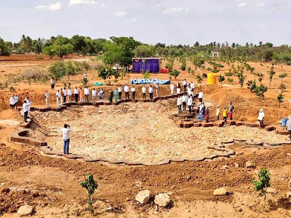 ChikkballapurZP's tweet photo. A beautiful effort by Ramapura GP PDO.Government land transformed into a forest-5000 saplings growing into trees, waterpool in shape of Karnataka, feeder channel rejuvenation.All under #MGNREGA in 2019-20 #buildingforests #Afforestation #WorldEnvironmentDay2020 @MgnregsK @gokRDPR https://t.co/IryezDrOhA