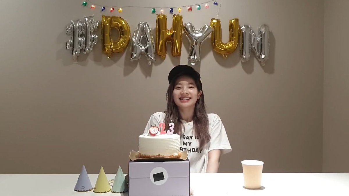 200528 DAHYUN'S BIRTHDAY a summary thread of all the good things that happened during the birthday of my favorite person bc i want to keep this special day in my mind and heart forever~♡ |＞‿＜|  #HappyDahyunDay #OurShiningLightDahyun  @JYPETWICE
