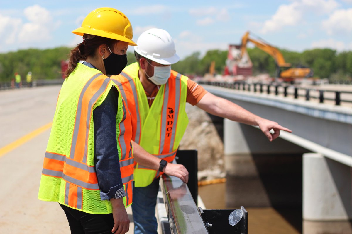 gretchenwhitmer's tweet image. Wearing a mask isn’t about making a political statement or an admission of fear. It’s pretty simple — we wear a mask because we care about others. #MaskUpMichigan