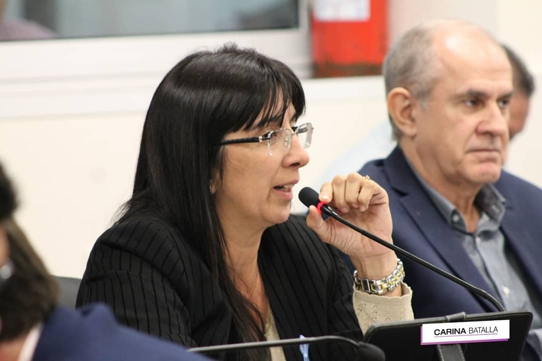 CHACO: La Diputada Batalla Presentó Un Proyecto En Solidaridad Con Los Comerciantes De Resistencia.
bit.ly/3ddNRSy
<a href="/carina_batalla/">Carina Batalla</a>