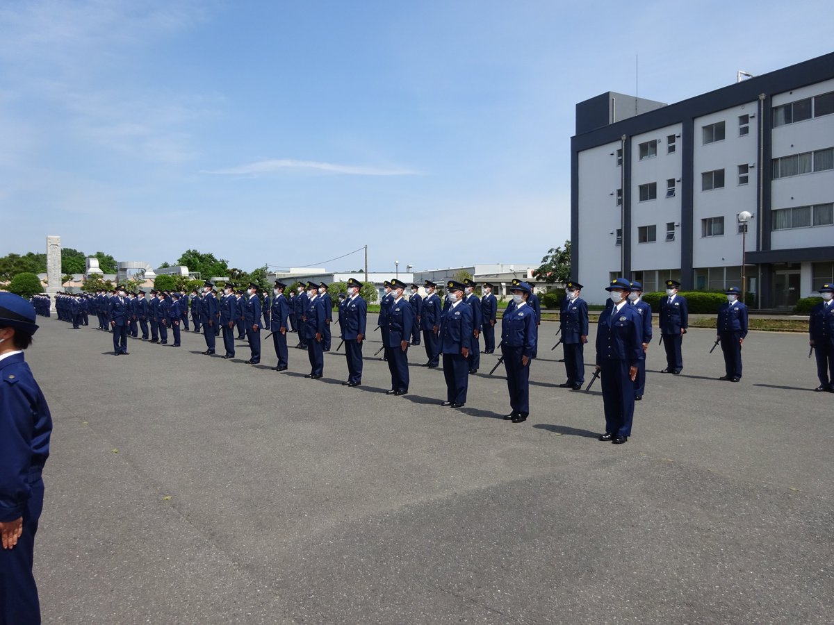 茨城県警察本部採用係 ｉｐａ日記 初任科生と初任補修科生が一堂に会し 学校長点検を受けました 蒸し暑い中でしたが 全員きびきびした動作でした 初任補修科生は初任科生の模範となるべく いつもよりさらに気合いが入っていましたよ ６月