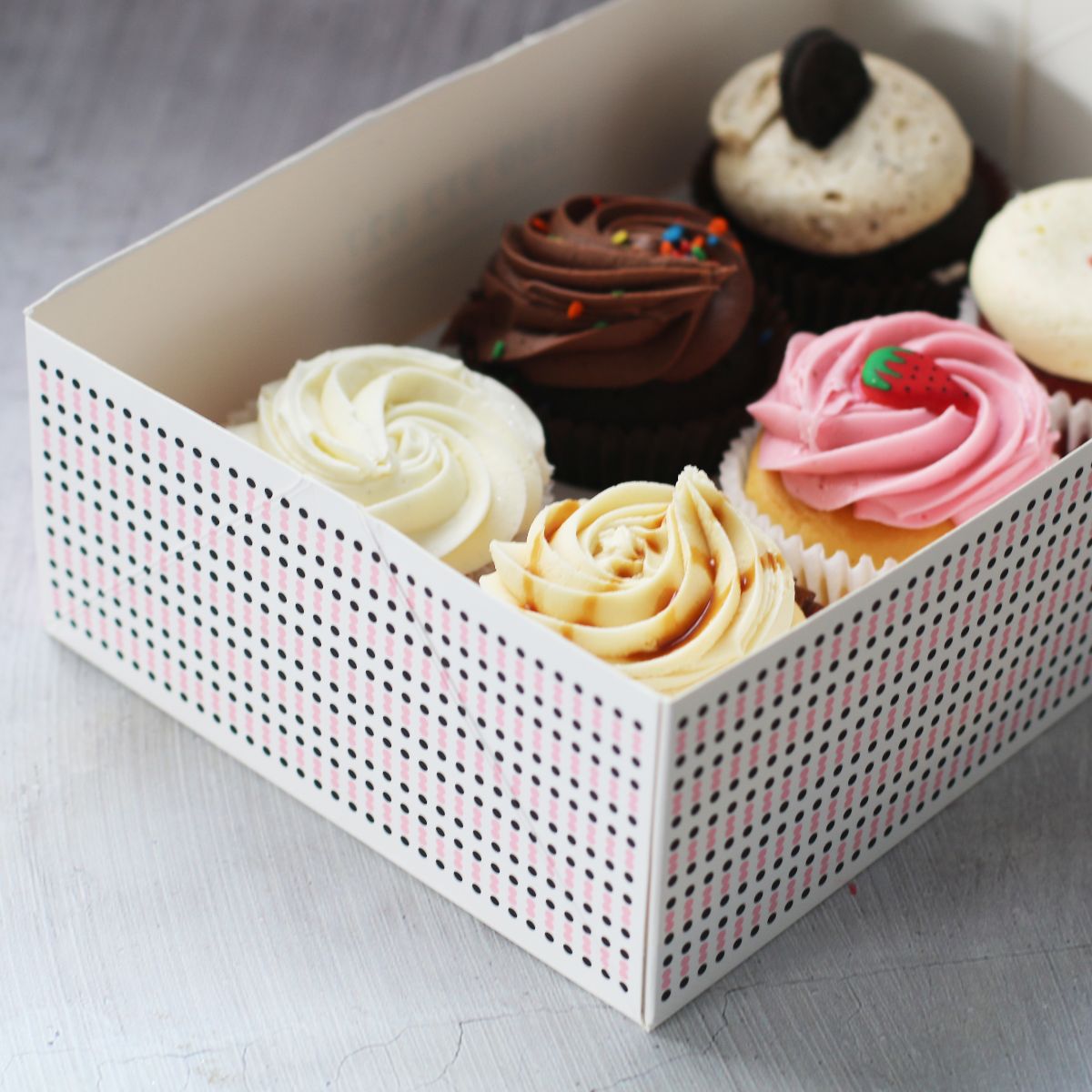 cupcake_queens's tweet photo. 😍 Craving Cupcakes? Get them Delivered from $30 + Delivery! 😍 - https://t.co/U4kifIooP5 https://t.co/ytCVZmc3hA