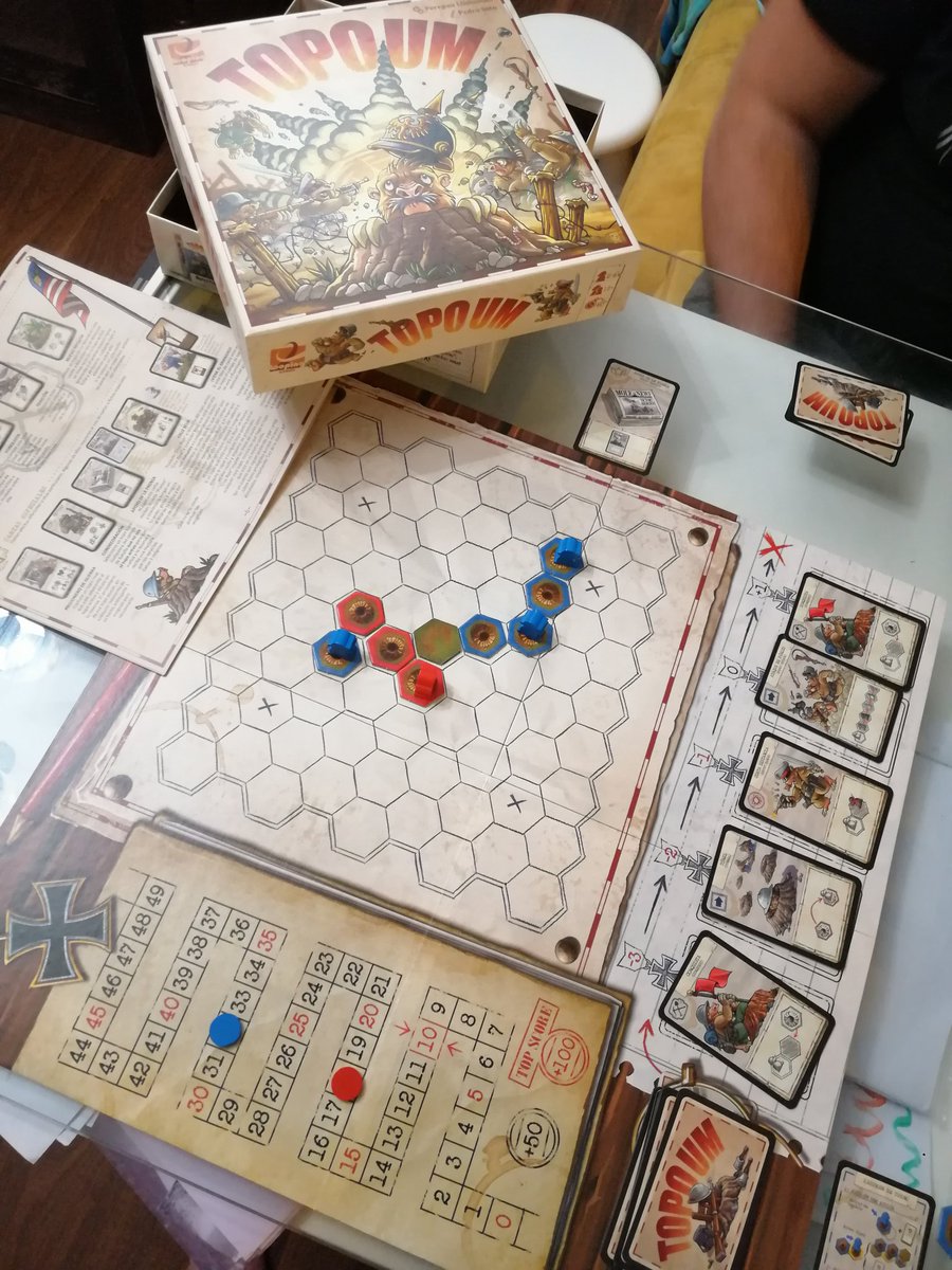OtroJuegoMas's tweet photo. Como ya no vemos ná de ná, lo ideal es jugar a #Topoum, de @Perepau y @psotodibujante, por @Loopingames https://t.co/QlnwQJuScY