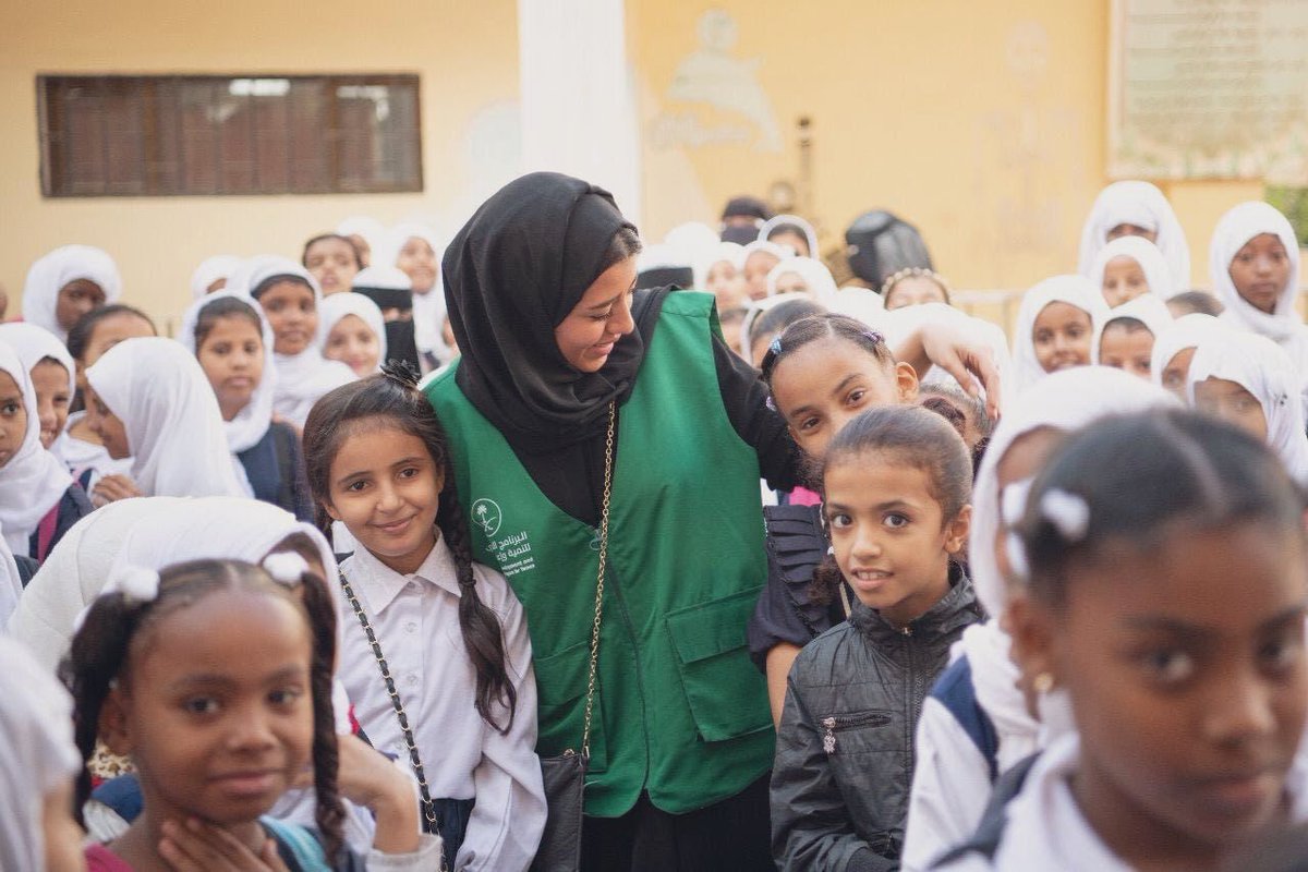 Randah_alh's tweet photo. المرأة لها دور مهم في حفظ الـ #سلام حول العالم وافتخر بكوني امرأه متمكنة من المساهمة في ذلك المجال
#اليوم_الدولي_لحفظة_السلام 🕊

#SDRPY

Women have a critical role in global  peacekeeping efforts &amp; proud to be a woman who is able contribute     
In this field
#peacekeepers 🕊 https://t.co/mkxhm7NOJT