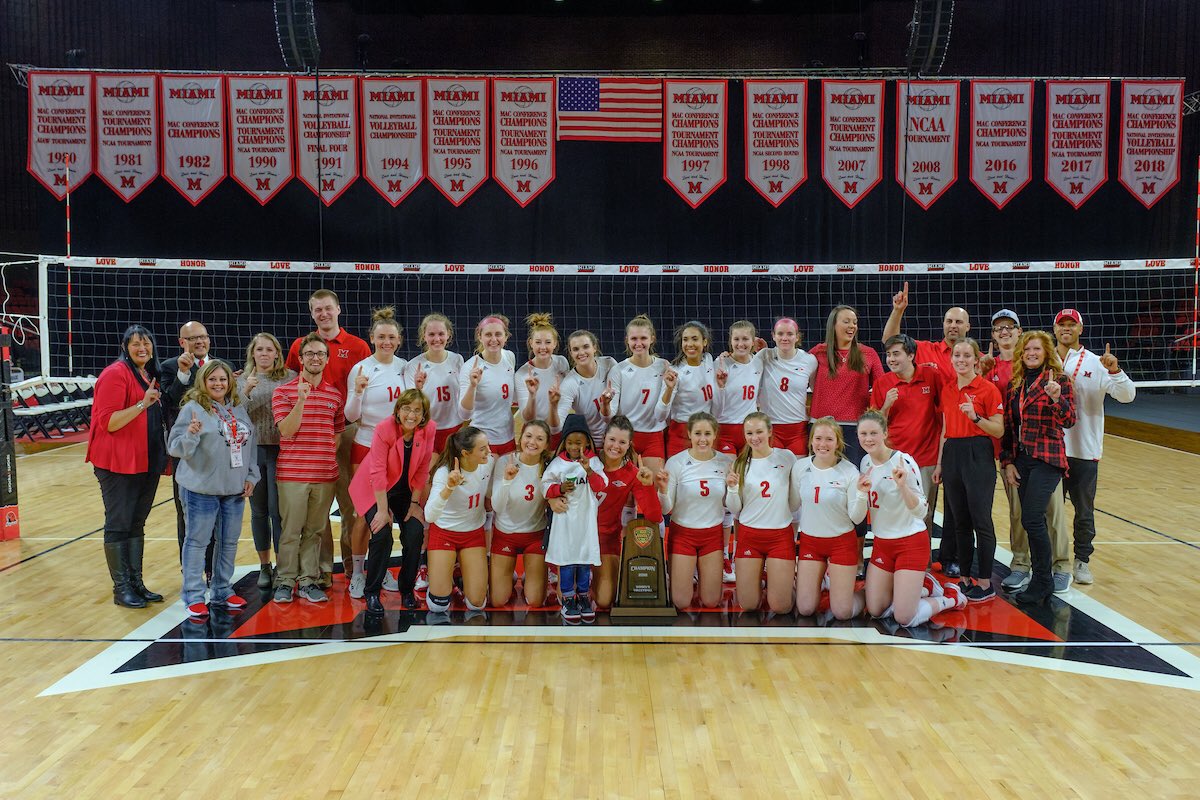 ConditCarolyn's tweet photo. Hello recently confirmed @MiamiOHAccepted students.
@MiamiOH_VBall is looking forward to your arrival and I’m looking forward to seeing you on campus. We’d love to see you at our volleyball games!! Go @MiamiRedHawks! #MiamiOH #MiamiOH2024 https://t.co/58S8DhnB0y