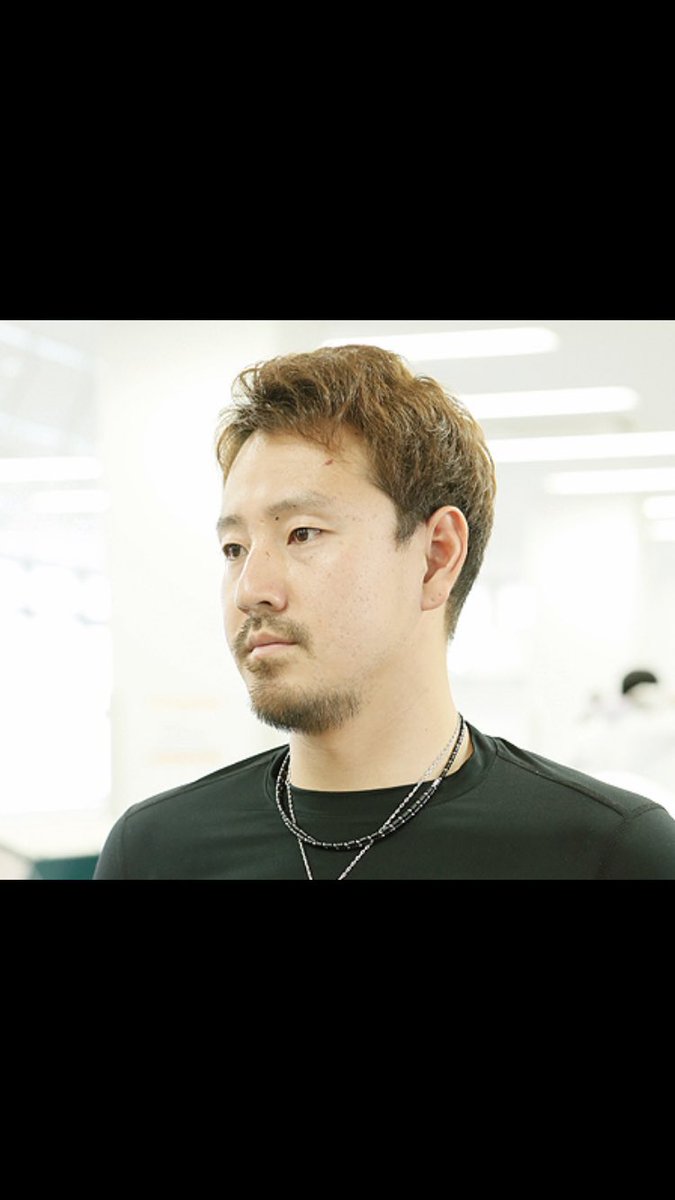 keirin_wasshiii's tweet photo. 選手紹介47

柴田　洋輔　東京　92期　34歳

戦法　追込
脚質　地脚
性格　繊細

素質100  優しさ100
92期生在校1位のエリート選手
見た目とは真逆の優しさを持ち
先輩後輩からの信頼も厚い

現在セッティングを見失っている為
常に六角レンチを装備。
今なら箸代わりに食事をとる可能性も

うまい🤔 https://t.co/863imMqu4i