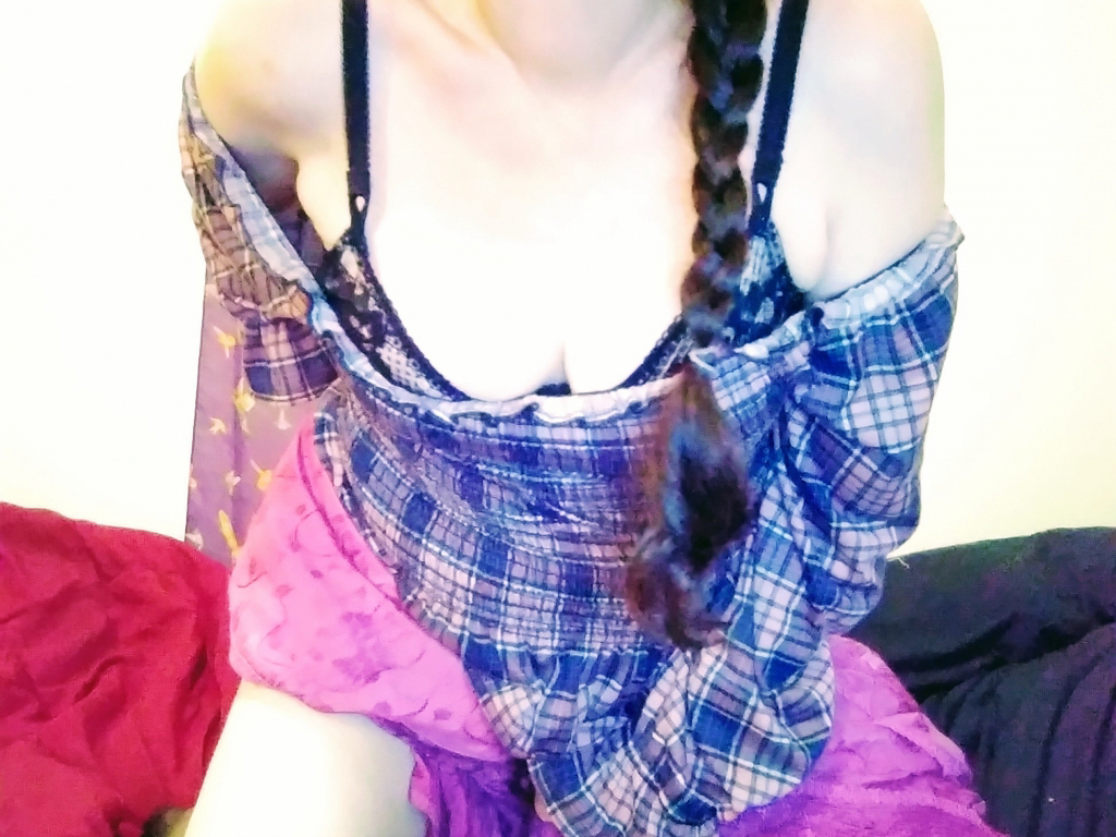 I'm online right now on skyprivate (live skype show). my private profile: profiles.skyprivate.com/models/mwdt-am…
Please RT. thanks! #camgirl