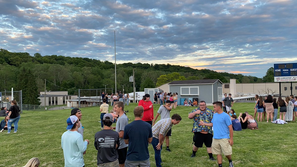 Senior camp out??🥵