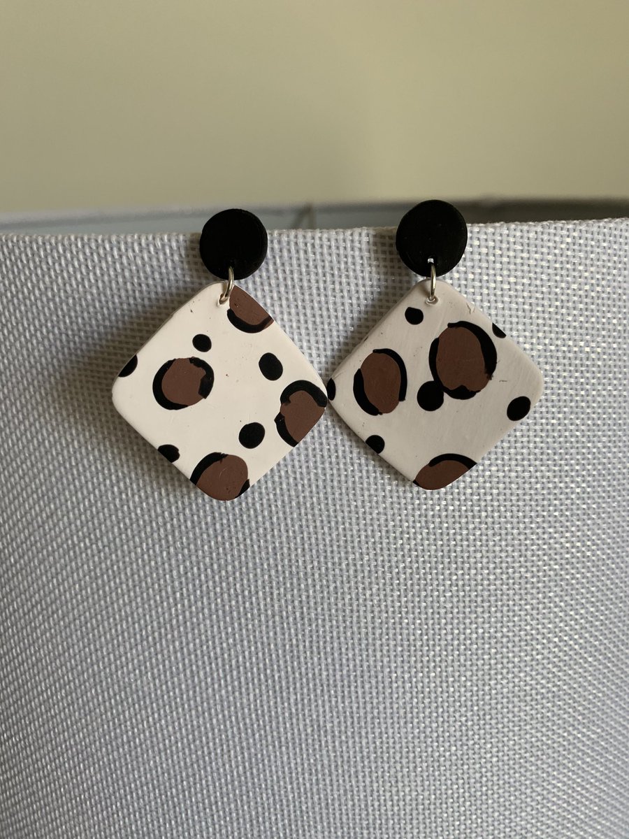 allie_hall12's tweet photo. Hey guys! I’ve started making clay earrings for my new Etsy shop! If you would check it out and tell your friends and family, I would love that :)) https://t.co/8XdA1WqyRe