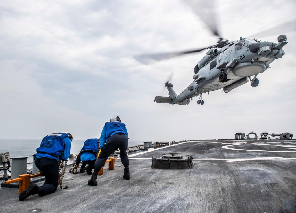 #USNavy photos of the day: #USSPinckney transfers suspected contraband to #USCGCJames, #USSTheodoreRoosevelt night #FltOps, #USSNewOrleans and #USSRafaelPeralta transit #EastChinaSea and #USSJohnSMcCain #FltOps in #PhilippineSea ⬇️ info & download ⬇️: navy.mil/viewPhoto.asp?