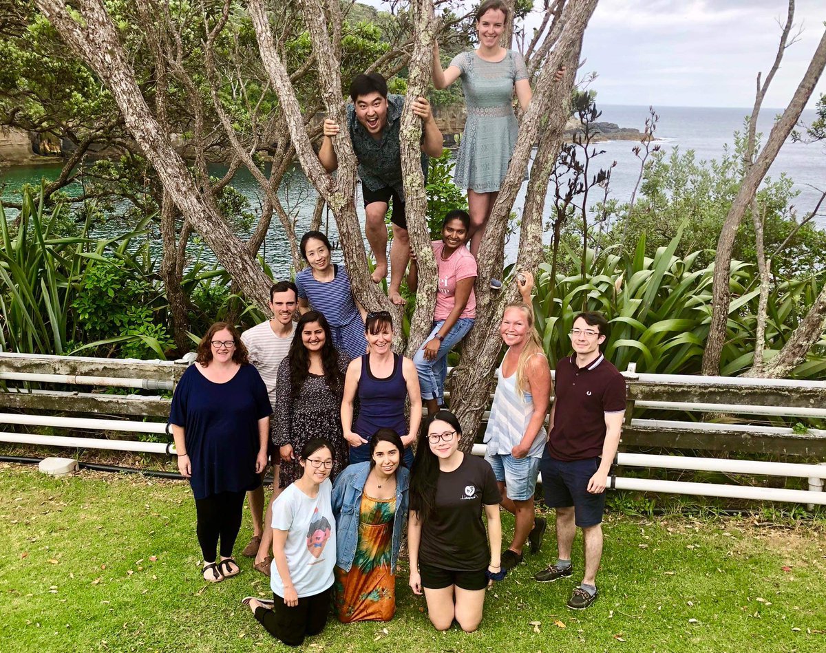 Dr  @juliette_cheyne with the Montgomery lab group at their 2019 retreat, where they talk science and play team-building games! (3/)