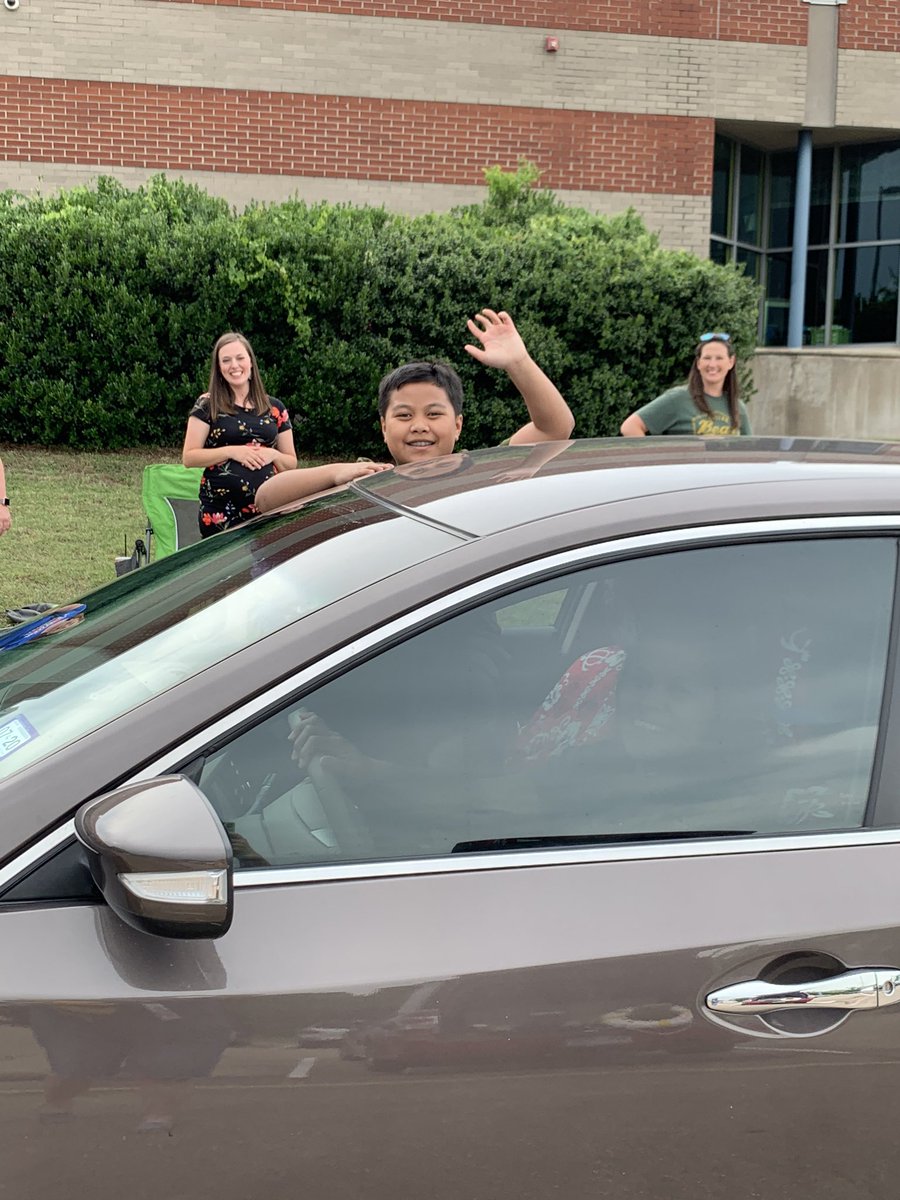 My ❤️ !!! What A Year!!! #itsGreat2bWoodgate 😍#WybleStyle 🐝 I will miss this group of kids so much!! We may have missed out on many traditions <a href="/woodgatemisd/">Woodgate Interm.</a> this year but the #Relationships FOUND will last!!  <a href="/careacter/">CharacterStrong</a> #MidwayAndBeyond #EndOfTheYearParade