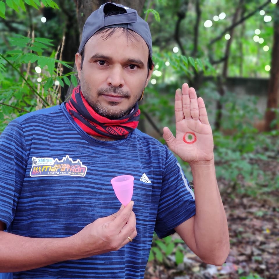 IndianPlogman's tweet photo. #GreenTheRed #Sustainability ,Let's encourage our fellow ladies to consider #SustainableMenstruation #TalkPeriods #PlogRajTheCupMan .Every man is a #Cupman who encourages the woman around! say no to #DisposableNapkins @SwachhBharatGov @SwachSurvekshan @PMOIndia https://t.co/WgnB527yjY