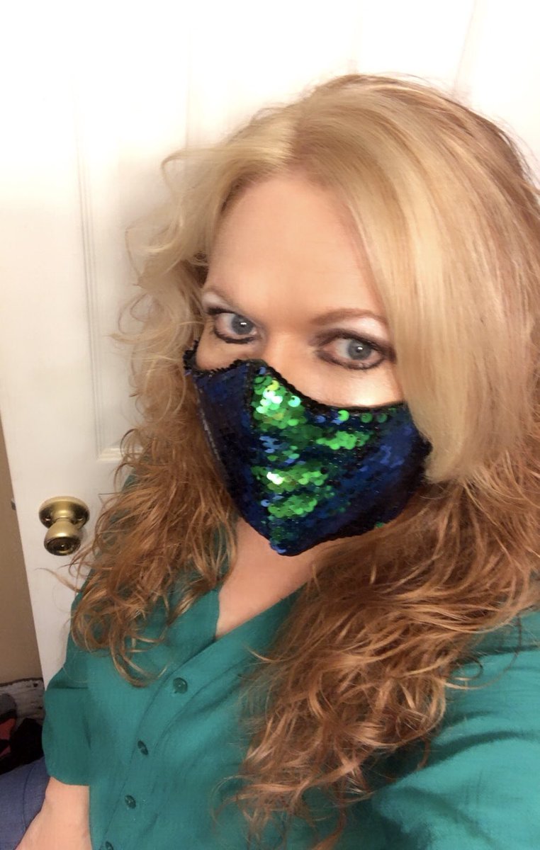 Sunsh9_Princess's tweet photo. Mandatory to wear it so I might as well be EXTRA!!!! #extraaf #hairstylistprobs #sequins #sparkle #hairstylistlife #greenwithenvy https://t.co/POmJhluWmF
