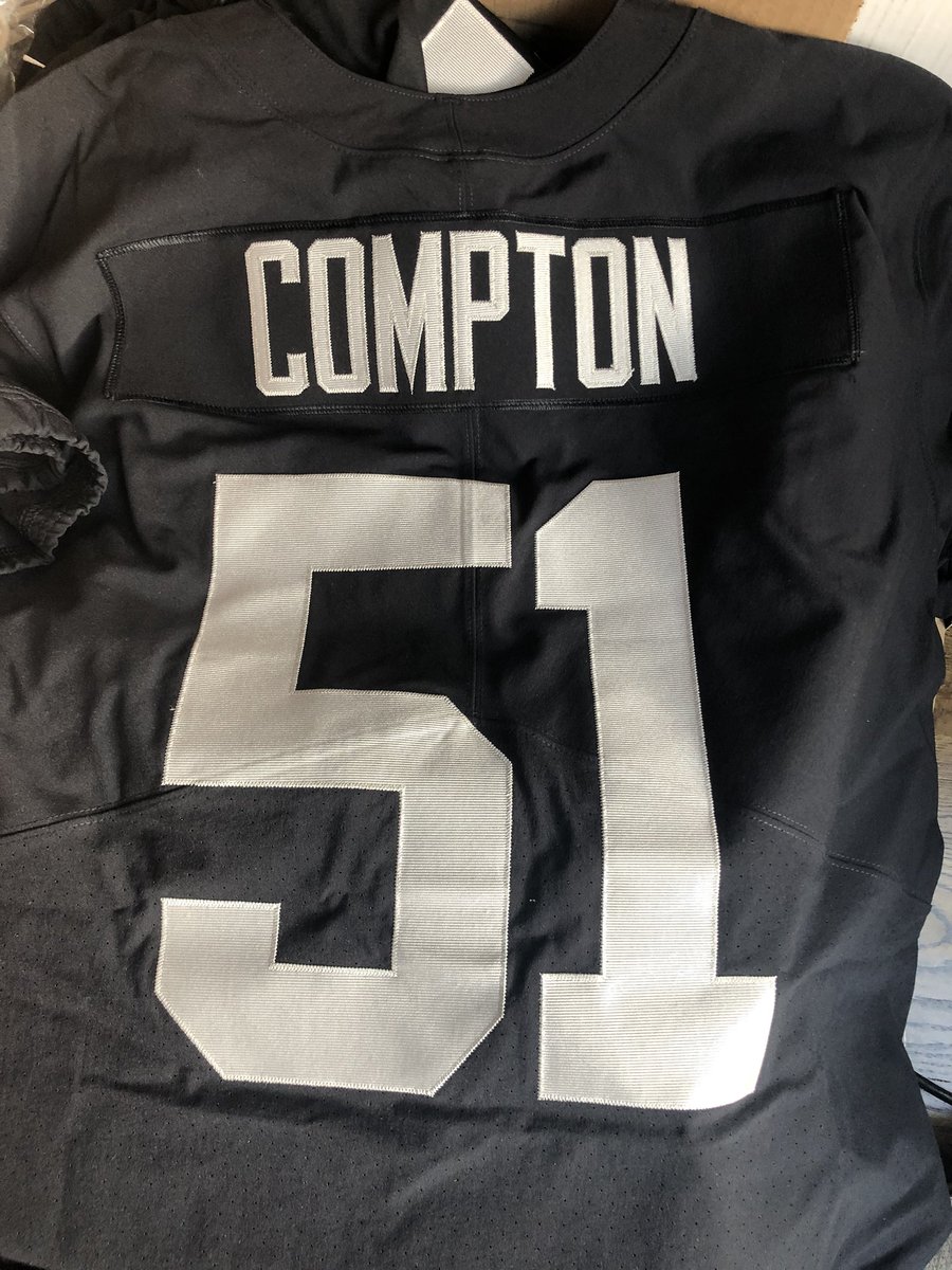 Alright LFG I’m giving away a Silver & Black jersey. For the free All you have to do is RT this and be following @BussinWTB. I’ll pick a random RTer who follows I’ll let you know when the announcement comes 🍻 “Knock on wood if you’re with me”