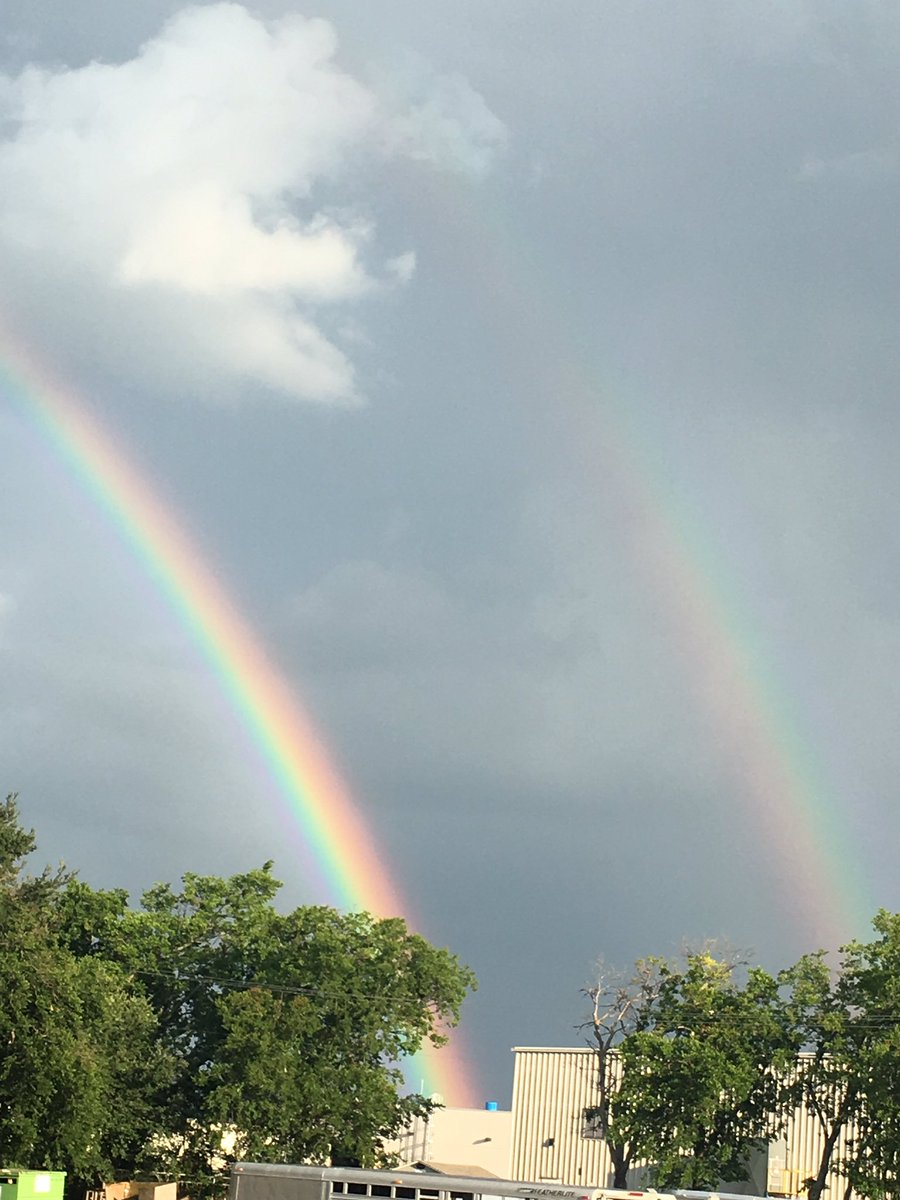 Writingmama01's tweet photo. Beautiful #doublerainbow tonight #spring2020 #texasweather https://t.co/SzvjBxioAo