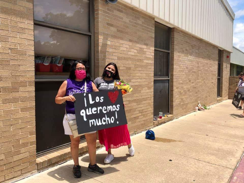 ELGINISD_EE's tweet photo. What a great way to end a very unusual year! EES reverse parade! It was great seeing all of our scholars and their families! We 💜 our Wildcats! @ElginSupt @SarahEFarias https://t.co/mXW4tpiv7v