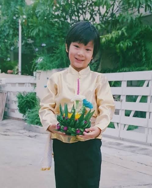 < 𝐀 𝐭𝐡𝐫𝐞𝐚𝐝 𝐨𝐟 𝐍𝐚𝐧𝐨𝐧 𝐚𝐧𝐝 𝐂𝐡𝐢𝐦𝐨𝐧 𝐛𝐮𝐭 𝐭𝐡𝐞𝐲 𝐠𝐞𝐭 𝐨𝐥𝐝𝐞𝐫 𝐚𝐬 𝐲𝐨𝐮 𝐬𝐜𝐫𝐨𝐥𝐥 𝐝𝐨𝐰𝐧 >