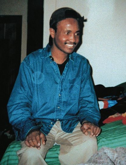 𝐀𝗺𝐚𝐝𝗼𝐮 𝐃𝐢𝐚𝐥𝐥𝗼 killed due to racial profiling. he reached for his wallet, and the plain clothed officers started firing. he was shot 19 times. he would’ve been 45 years old today.