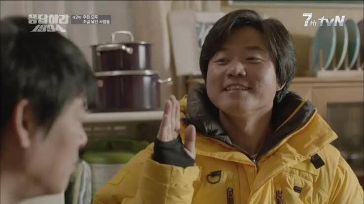 ddiila's tweet photo. throwback to when Na PD as cameo in Reply 1994 . he got kicked out from the house bcos he was experimenting his variety show game with sung dongil 🤣🤣🤣🤣🤣 https://t.co/NyvgVD8tPa