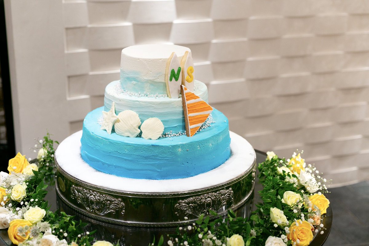 ট ইট র 結婚式場 パルスファイブ オリジナルウェディングケーキ 海が大好きなおふたりは さわやかなケーキにアラザンドリップ ゲストも大盛り上がりでした
