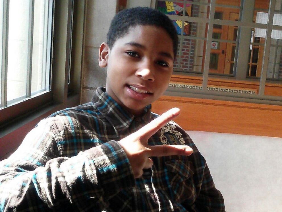 𝐓𝐚𝗺𝐢𝐫 𝐑𝐢𝐜𝐞killed playing with a fake gun. he reached for his waist band and was shot twice, the entire incident happened within two seconds. Tamir would’ve been 17 today.