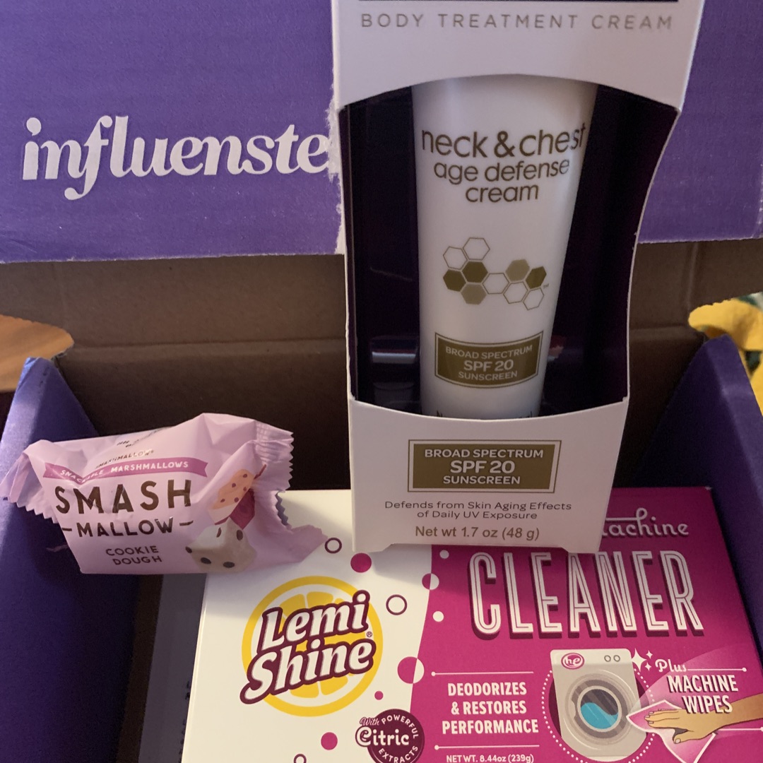 KPage875's tweet image. I just got a ton of spring forward goodies from @Influenster! The @Snackapade marshmallow was so yummy! @Lemishine is keeping my HE washer clean! #SpringForwardVoxBox #complimentary