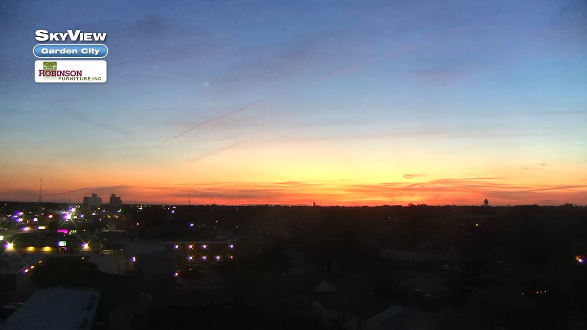 LisaTeachman's tweet photo. #LoveKansas - Tonight's sunset courtesy of our SkyView camera in Garden City. @KSNNews @KSNStormTrack3 #kswx https://t.co/RZIPBsoqt1