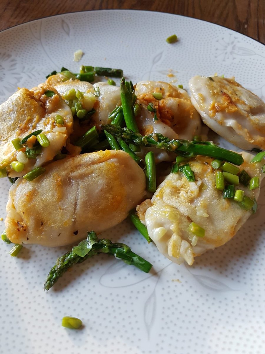 PocoFarmersMkt's tweet photo. Dinner tonight: Nina's Perogies (Yam and Sundried Tomato), Spring Onions from Abernathy Acres and asparagus and garlic scapes from Triple W Acres! Totally #marketmade https://t.co/Djqfai0npj