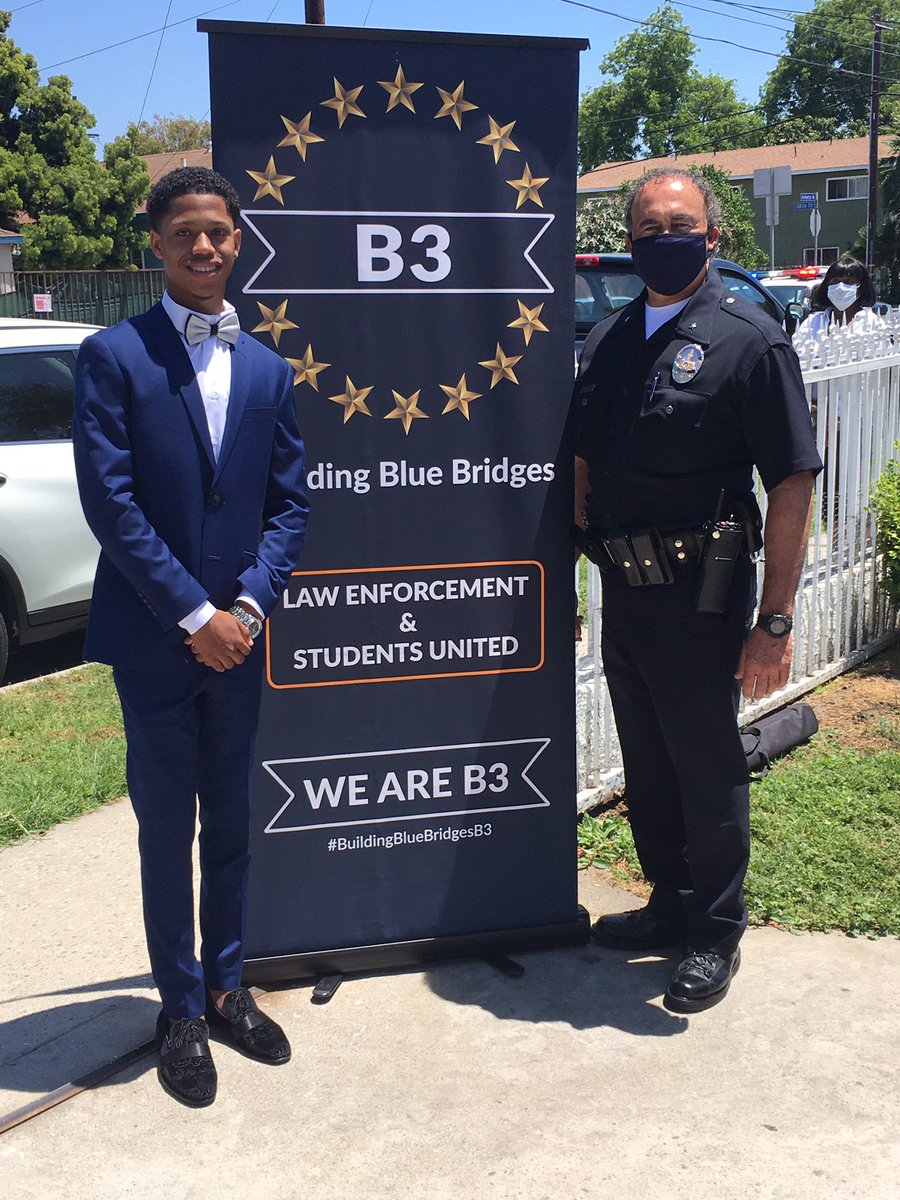 LAPDSouthBureau's tweet photo. Prom 2020, looking sharp. This is what it’s all about #buildingbluebridges. Thank you @LAPDSoutheast for all that you do! @LAPDReginaScott @LabradaAl https://t.co/VGQKMOjbpq