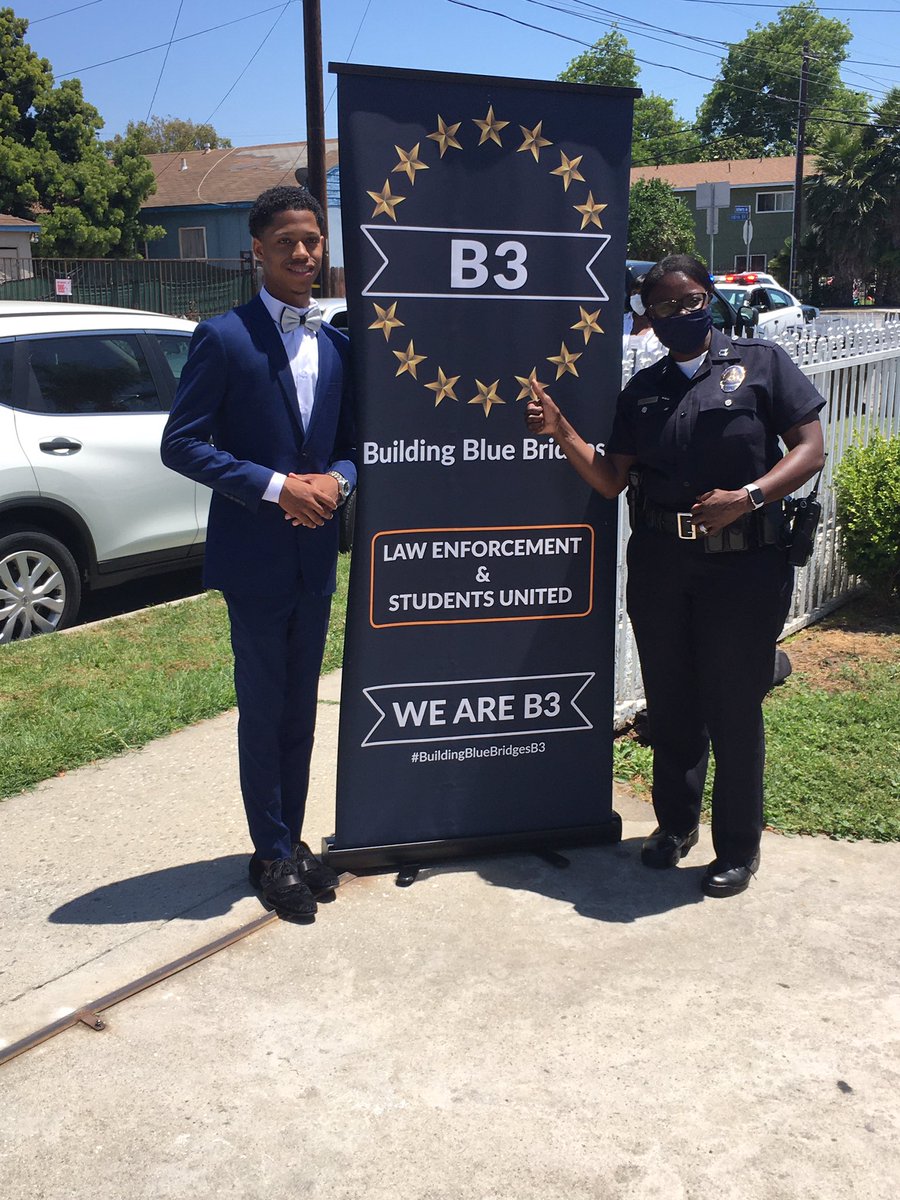LAPDSouthBureau's tweet photo. Prom 2020, looking sharp. This is what it’s all about #buildingbluebridges. Thank you @LAPDSoutheast for all that you do! @LAPDReginaScott @LabradaAl https://t.co/VGQKMOjbpq