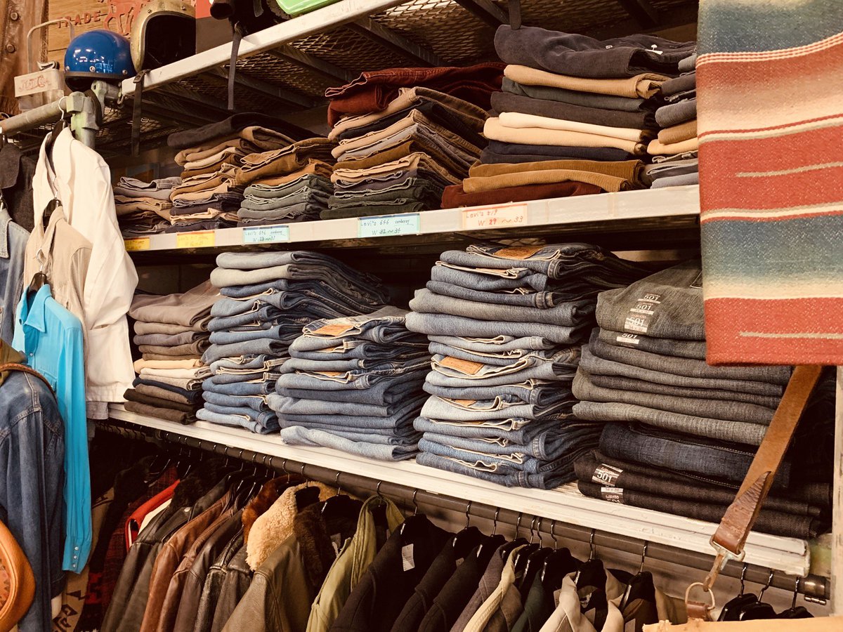 YardWarehouse's tweet photo. 最近改めて人気やね!!
Levi's501♫
ラストUSAモデルも
なんとかまんだ在庫あるよ
🙋♂️
今日は何年ぶり⁈
な66シングルで初夏らしくね🌻
#リーバイス
#levis
#501xx
#501e
#501
#ヴィンテージ
#vintage
#vintageclothing
#古着
#ヤードウエアハウス
#yardwarehouse
#アメカジ
#古着
#古着コーデ https://t.co/Hrpv4Gng7k