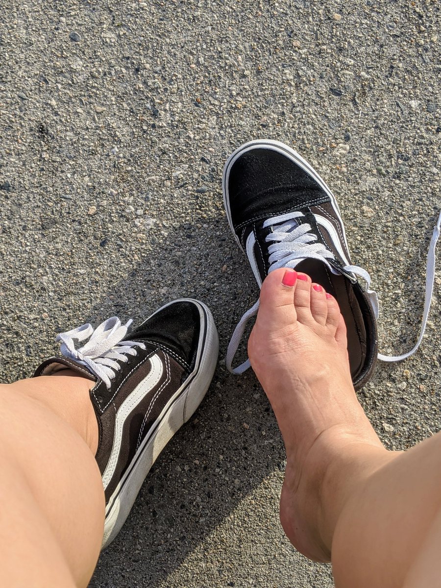 feet sweat in vans
